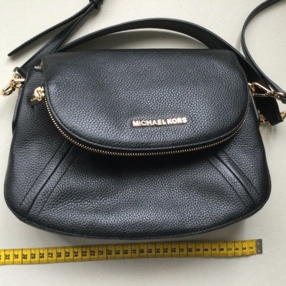 Michael Kors Bag NWT ARIA Shoulder Bag Black - Picture 3 of 9